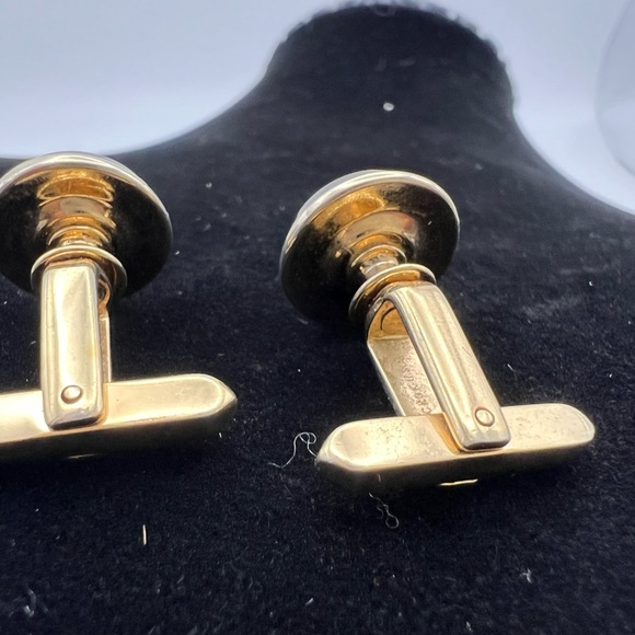 Hickok USA gold tone with a garnet colored plastic cabochon cufflinks - Picture 5 of 5